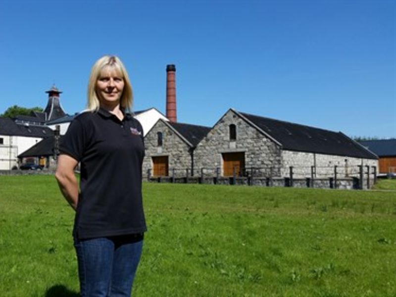 Lorraine Knockdhu tour guide 498x280
