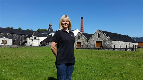 Lorraine Knockdhu Tour Guide